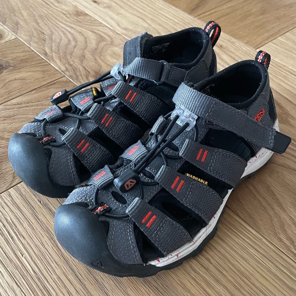 Keen Newport H2 grey water sandal